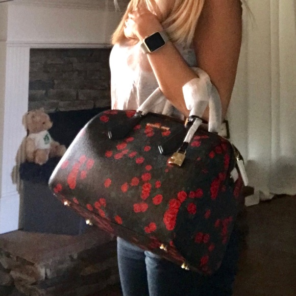 Michael Kors Hayes Duffle - Picture 6 of 6